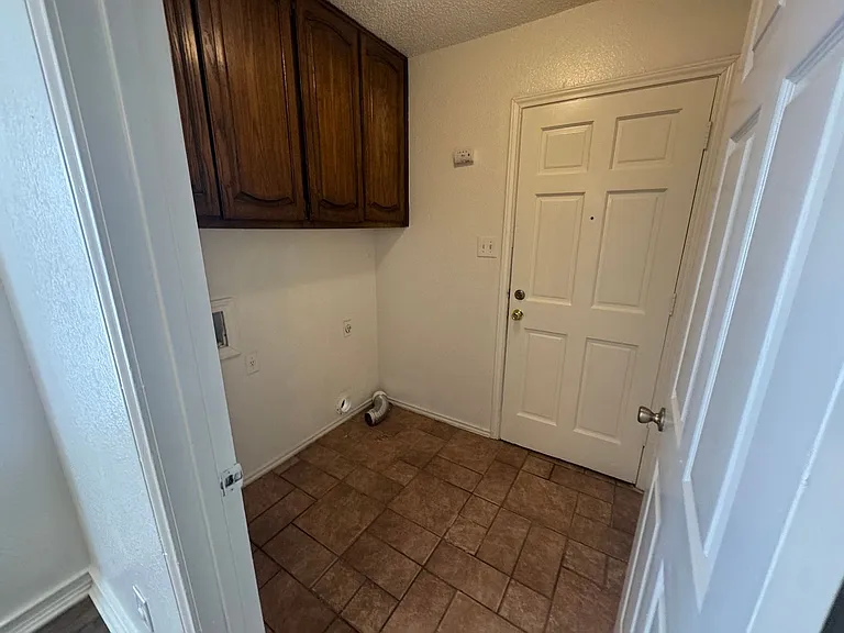 1940 Willow Vale Dr — Photo 9
