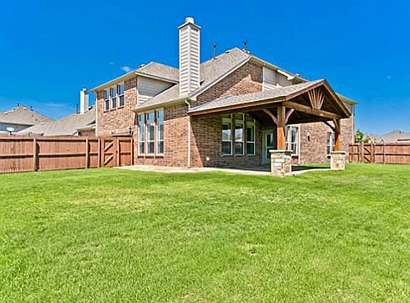 4th image of 584 Deerwood Ln