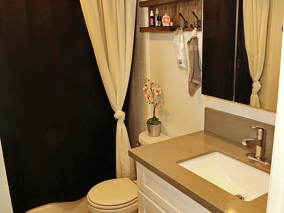 3rd image of 2700 Cahuenga Blvd E APT 2503