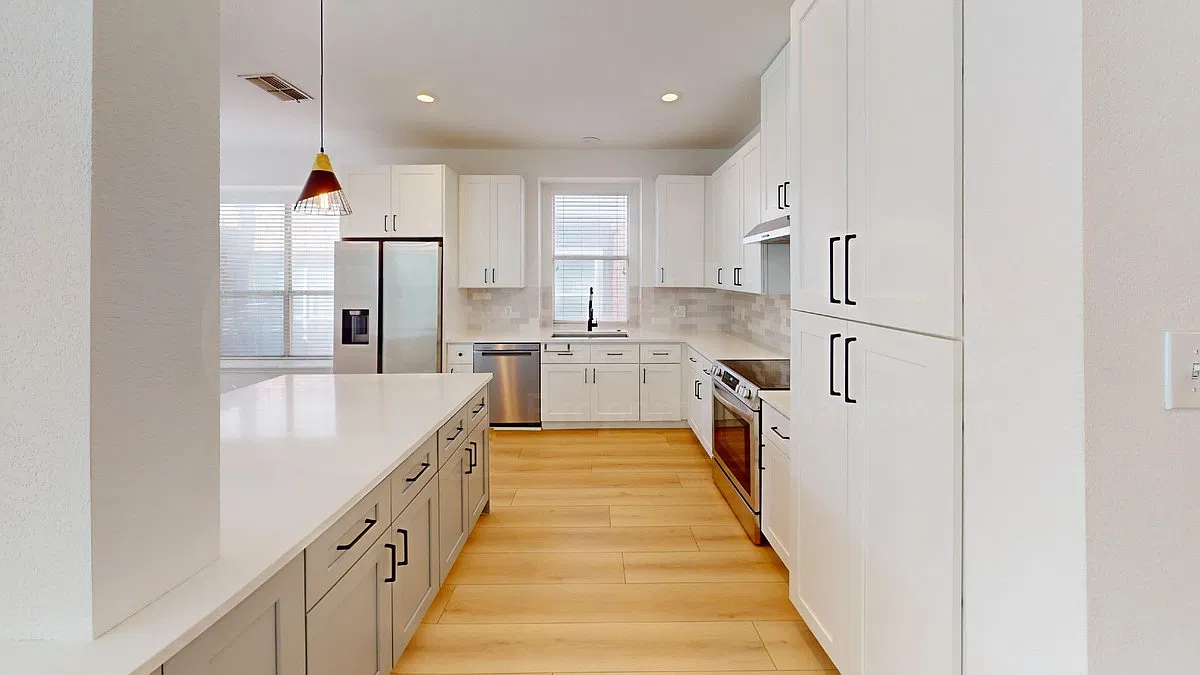 4 bed, 3.5 bath, 2421 sqft, $3,350 — Photo 4