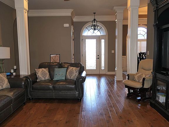 Living Room - Front door 