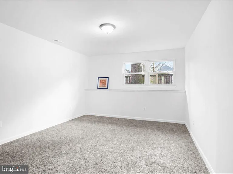 579 West Dr — Photo 7