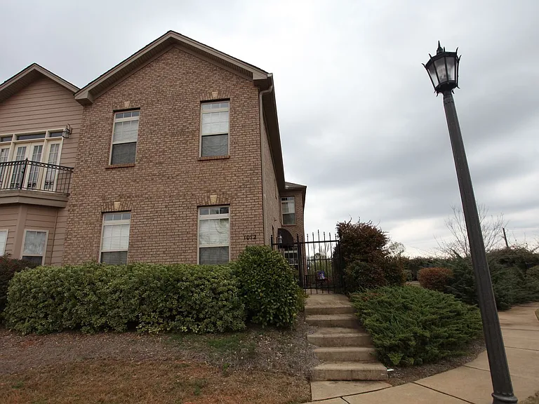 1072 Runningvine Ln — Photo 8