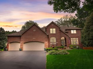 10189 Harmony Cir, Eden Prairie, MN 55347