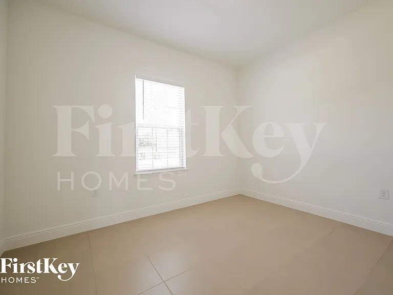 318 Aster Ct — Photo 10