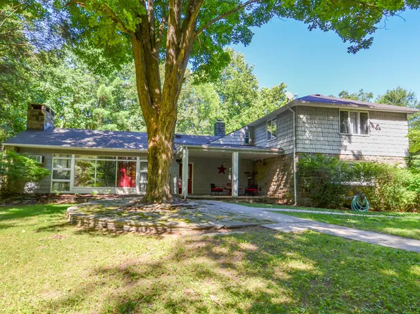 2036 Arlington Ave, Stroudsburg, PA 18360