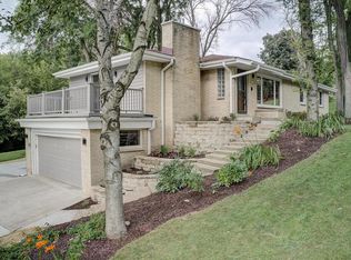 7760 Edgehill Rd, Greendale, WI 53129