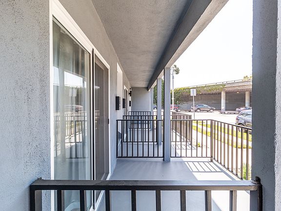 5th image of 11631 Gateway Blvd