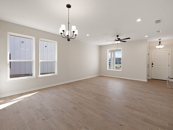 5th image of 910 W Star Flower St