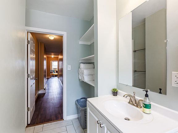4th image of 205 E Clifton Ave #2