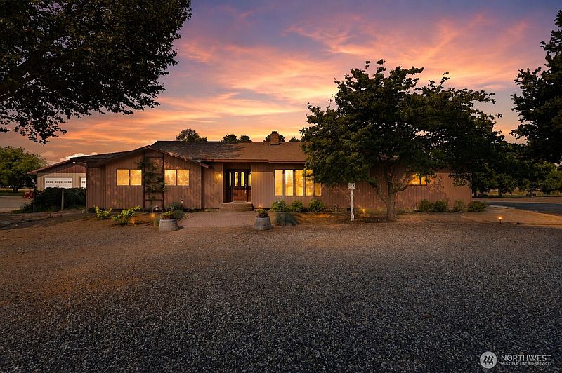2nd image of 3011 Birch Road