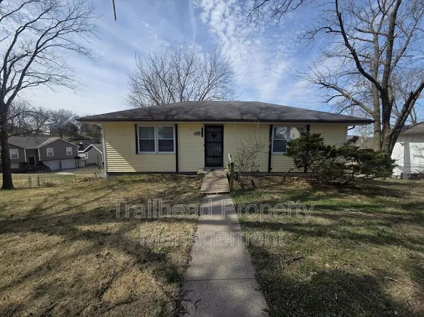2216 Wilson Ave, Leavenworth, KS 66048