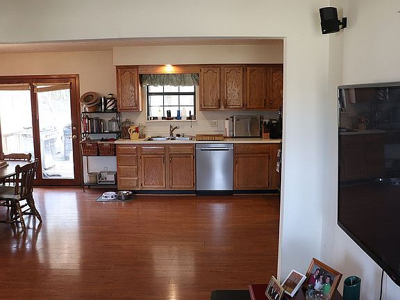 3rd image of 109 Mapletree Ln