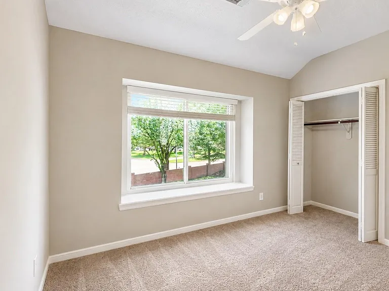 23027 Lodgepoint Dr — Photo 11