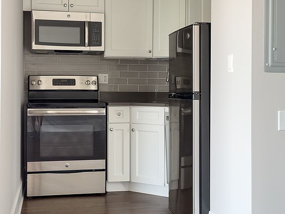 2nd image of 817 W Lakeside Pl #D106