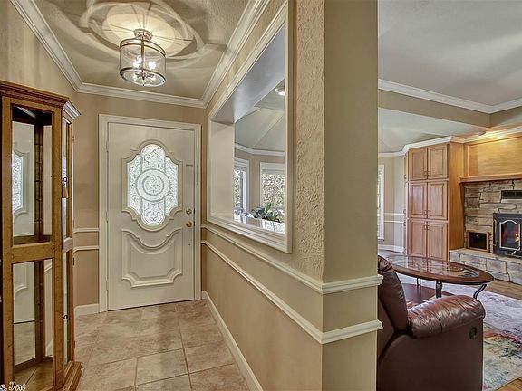 4th image of 190 Candlewood Ln