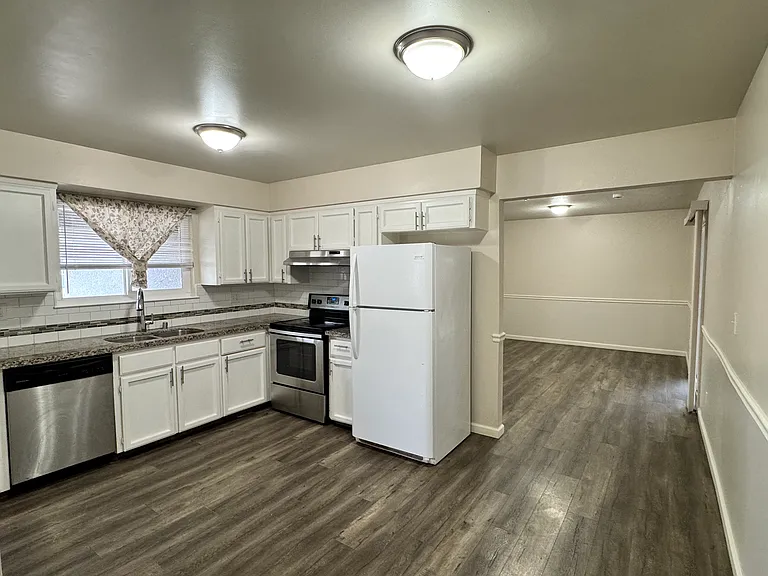 3115 W Santa Ana Ave — Photo 7