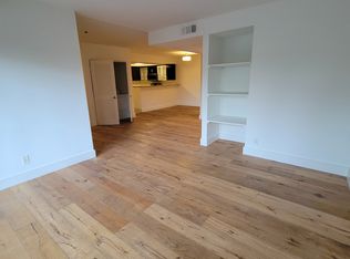 939 2/4 Palm Ave #313, West Hollywood, CA 90069