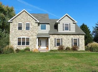 2550 Hepplewhite Dr, York, PA 17404