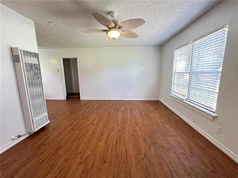 1213 W Terrace Blvd — Photo 3