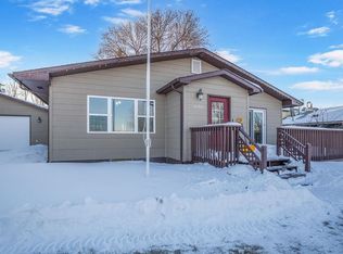 606 2nd St SW, Stanley, ND 58784