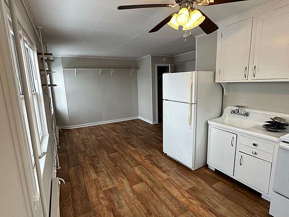 4th image of 213-215 E Franklin St #213