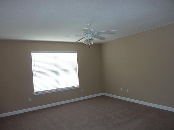 5th image of 833 Sugar Plum Ln