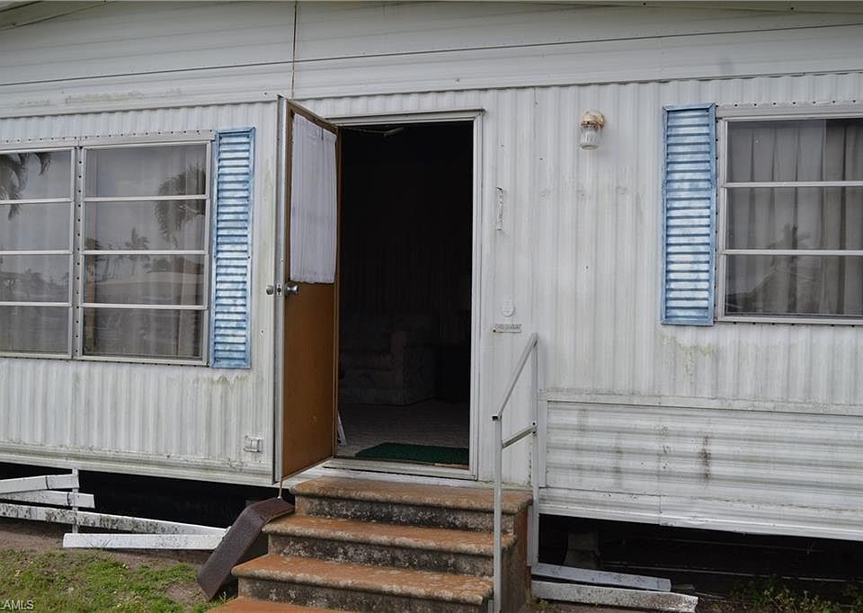 1st image of 3960 Areca Dr