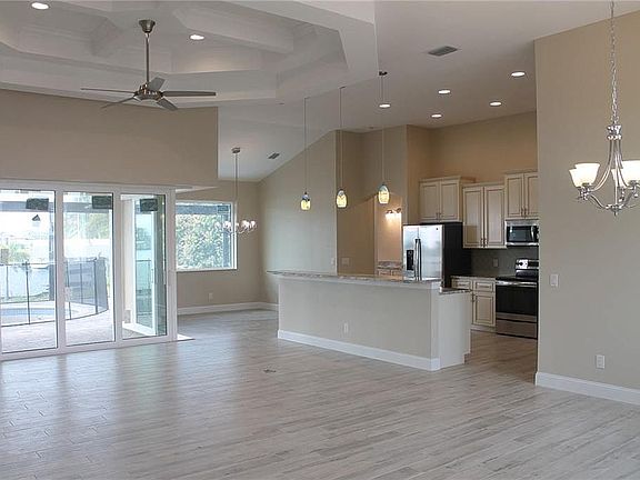 3rd image of 21507 Edgewater Dr