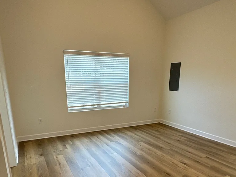 117 Otis St — Photo 5