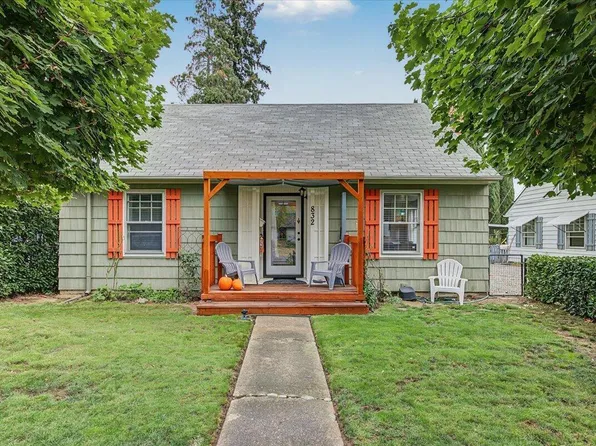 832 Palm St, Medford, OR 97501