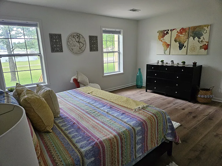Owner's bedroom with attached bathroom may be made available for an additional monthly rental of $500.