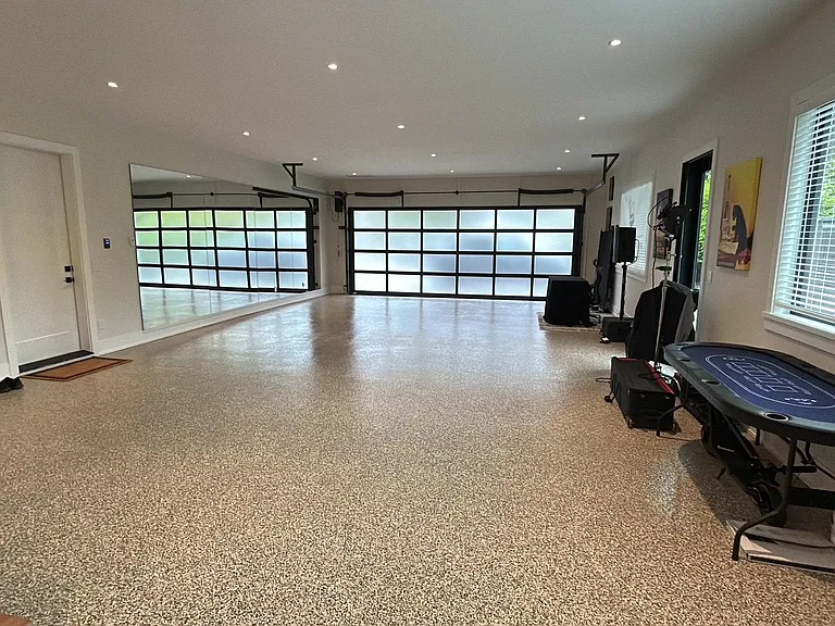 372 Moyne Dr — Photo 24