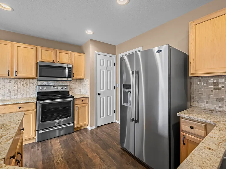 13849 Locust St — Photo 4