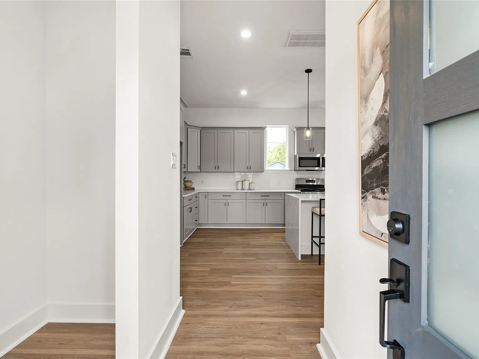 3 bed, 2.5 bath, 2298 sqft, $2,900 — Photo 3