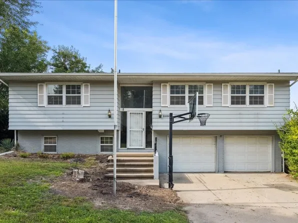 2100 Knollshire Rd NE, Cedar Rapids, IA 52402