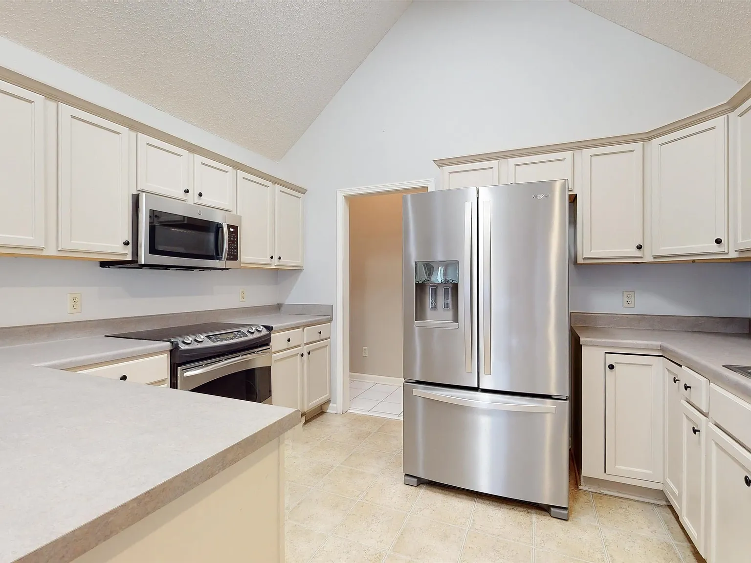 3 bed, 2.0 bath, 1710 sqft, $2,500 — Photo 4