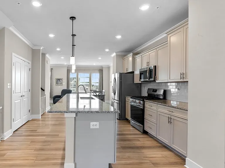 1319 Arvon Trl — Photo 4