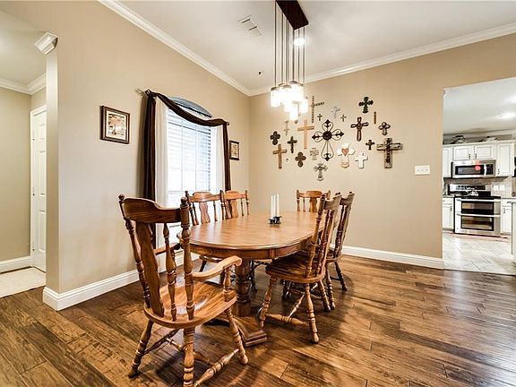 5th image of 236 Southpeak Ln