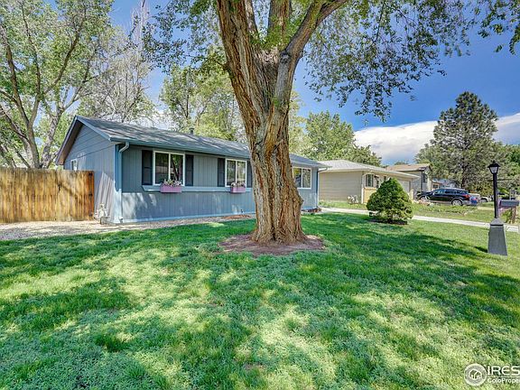 4th image of 717 Mount Evans St