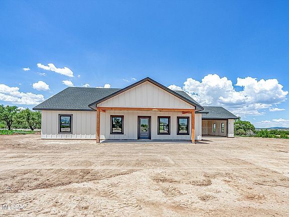 2nd image of 1261 N Ocotillo Rd