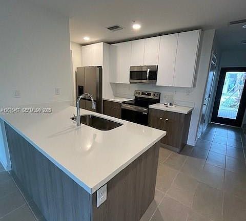 5th image of 2511 Pierce St #5