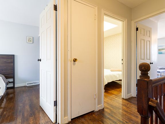2nd image of 15556 Linden Blvd