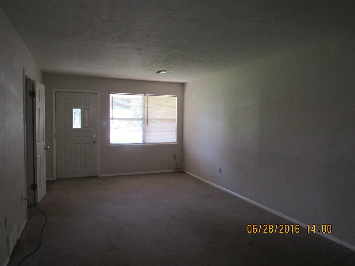 Building Photo - 3505 NE Silcott Pl