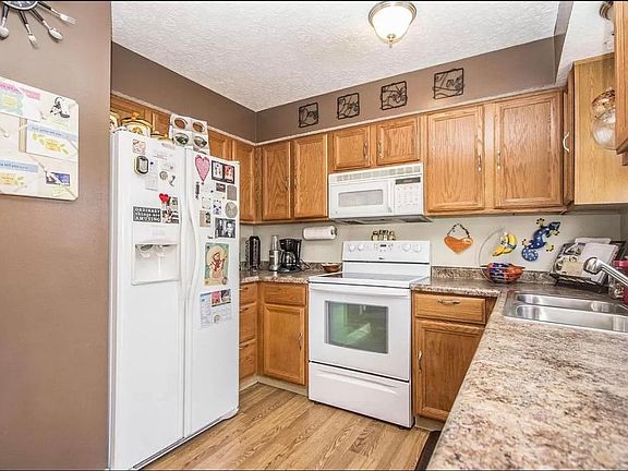 5th image of 8197 Charlotte Way Ave