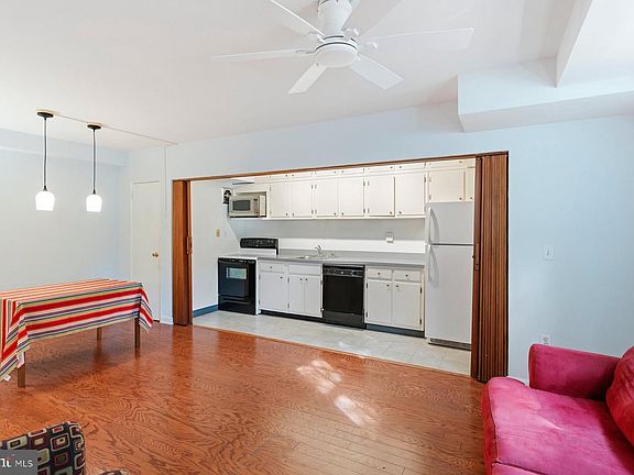 5th image of 310 Ridgemede Rd Unit 1