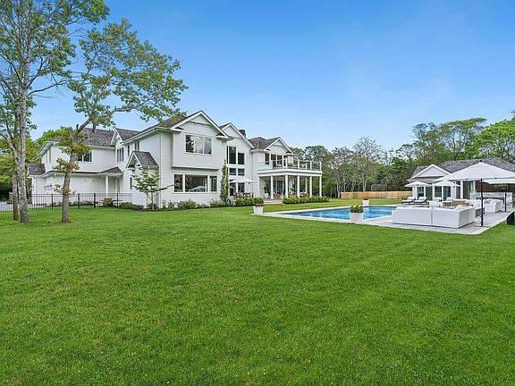 4th image of 4 Heatherwood Ln