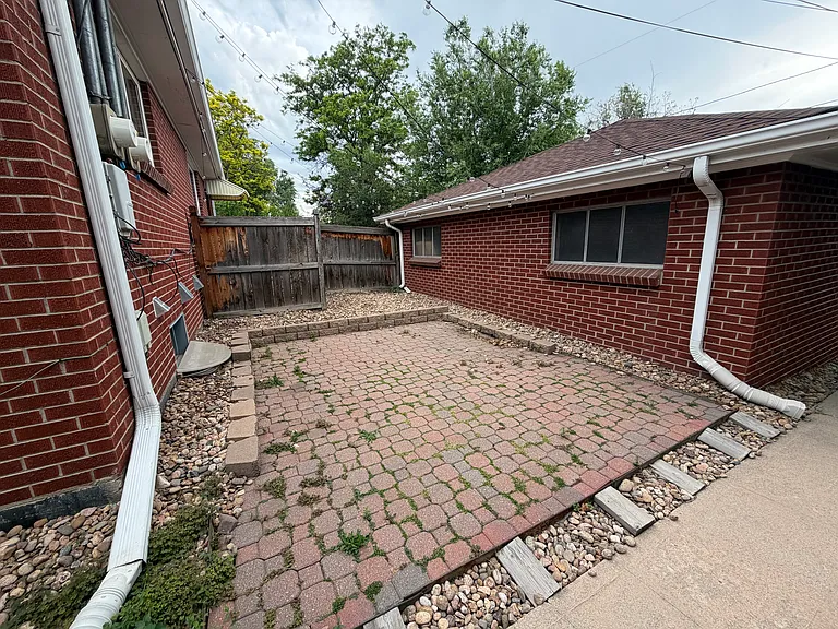 1643 S Grant St — Photo 16