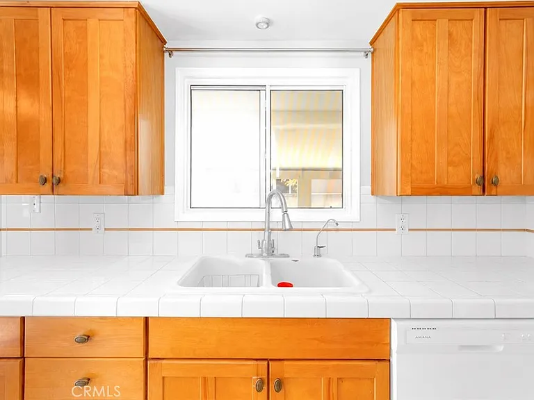 310 S Beachy Pl — Photo 8