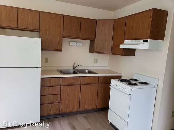 3rd image of 1402 Gardenette Dr APT 3